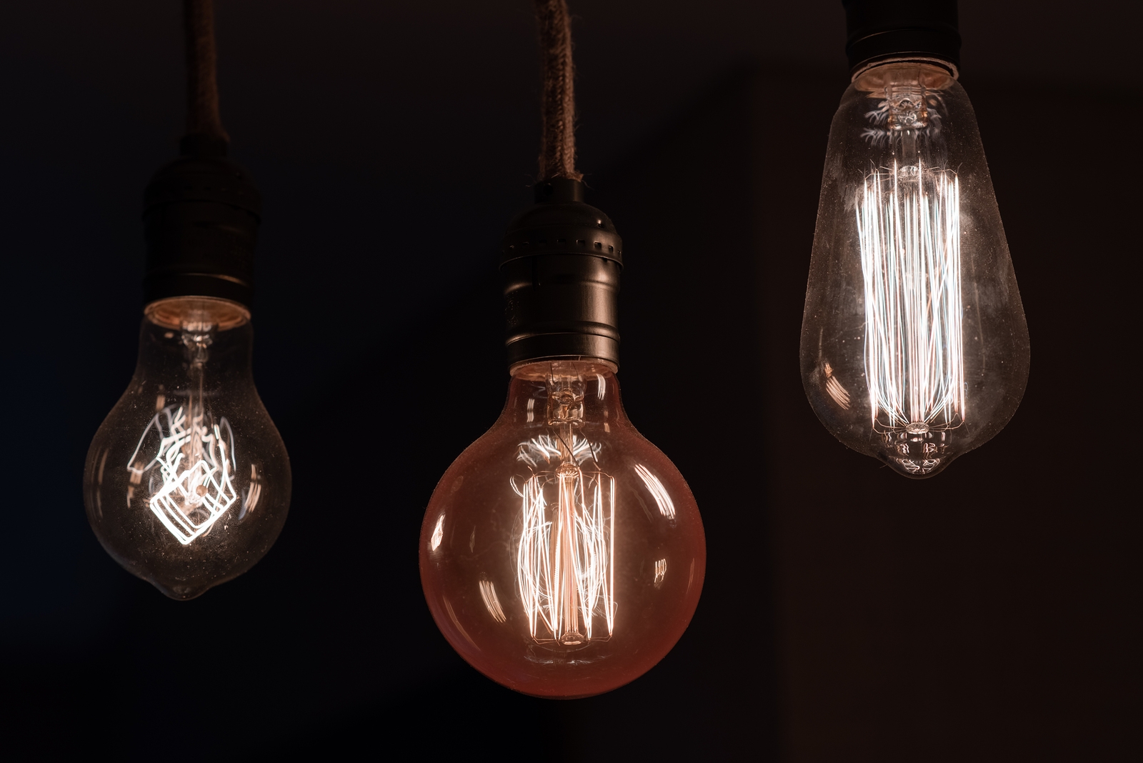 The Warm Vintage Style of Edison Bulbs